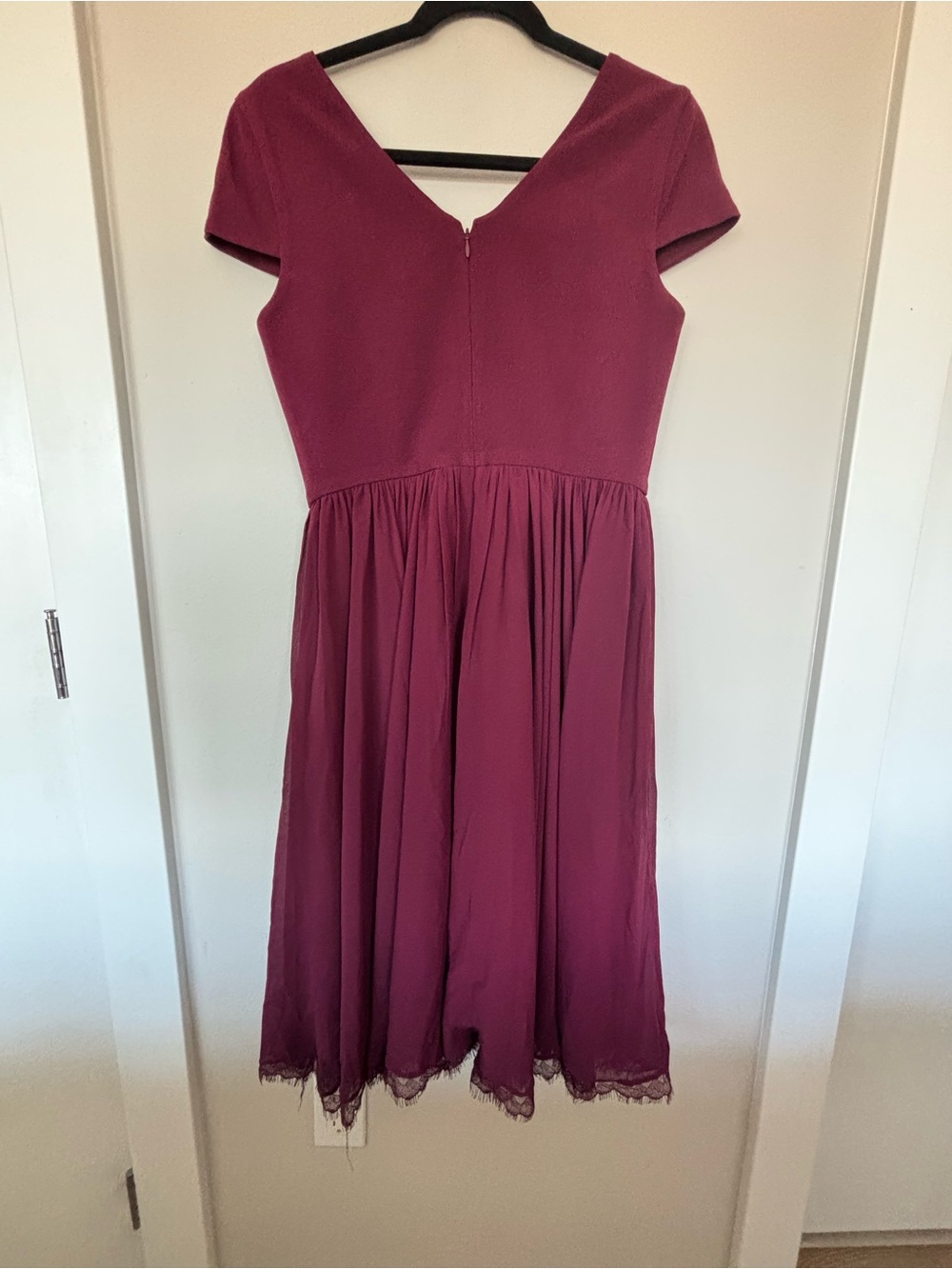 Dress the Population Plum V-Neck Midi Dress - Picture 6 of 8